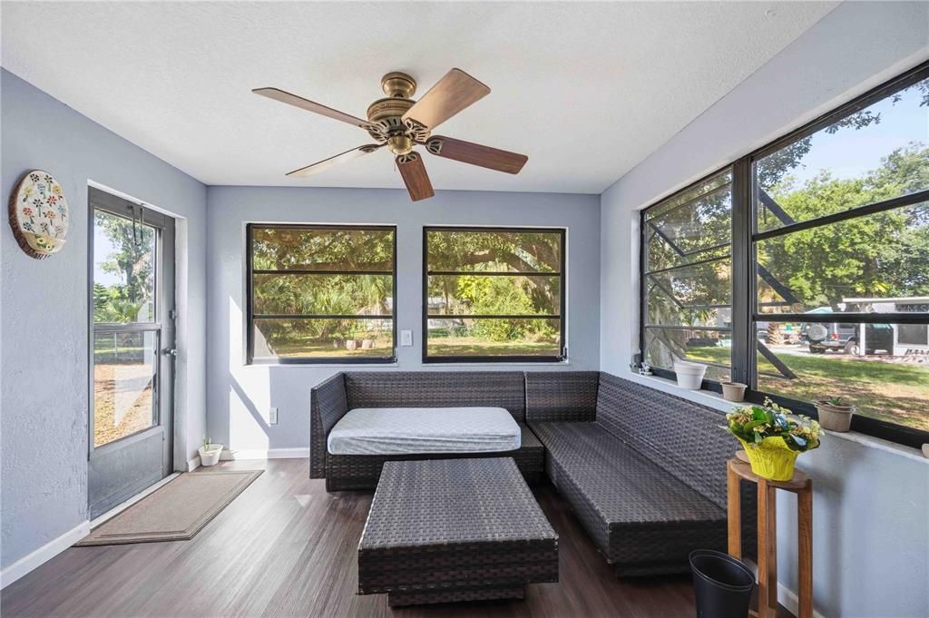 En Venta: $222,000 (2 camas, 2 baños, 1200 Pies cuadrados)