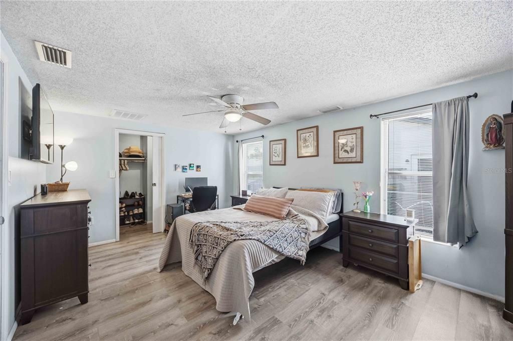 En Venta: $222,000 (2 camas, 2 baños, 1200 Pies cuadrados)