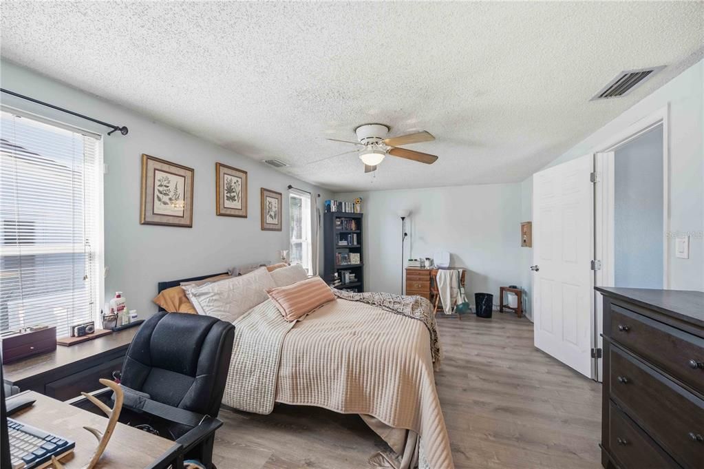En Venta: $222,000 (2 camas, 2 baños, 1200 Pies cuadrados)