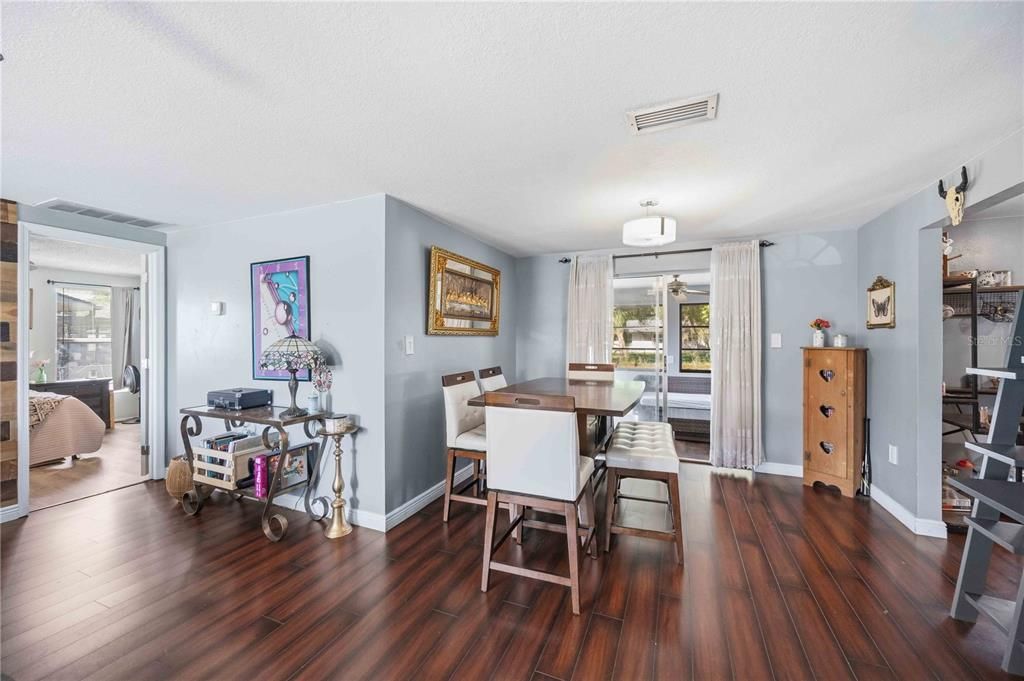 En Venta: $222,000 (2 camas, 2 baños, 1200 Pies cuadrados)