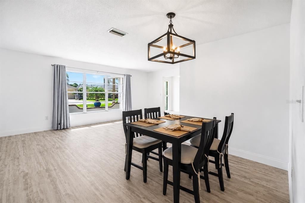 En Venta: $639,000 (3 camas, 2 baños, 2224 Pies cuadrados)