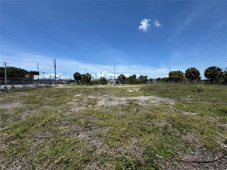 En Venta: $1,200,000 (0.73 acres)
