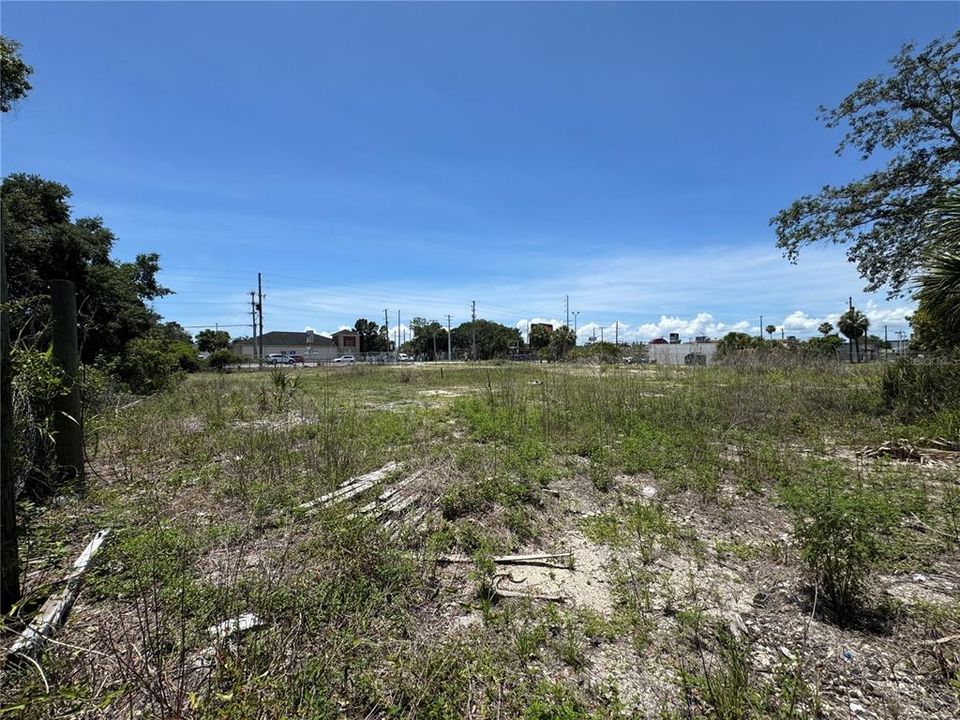En Venta: $1,200,000 (0.73 acres)
