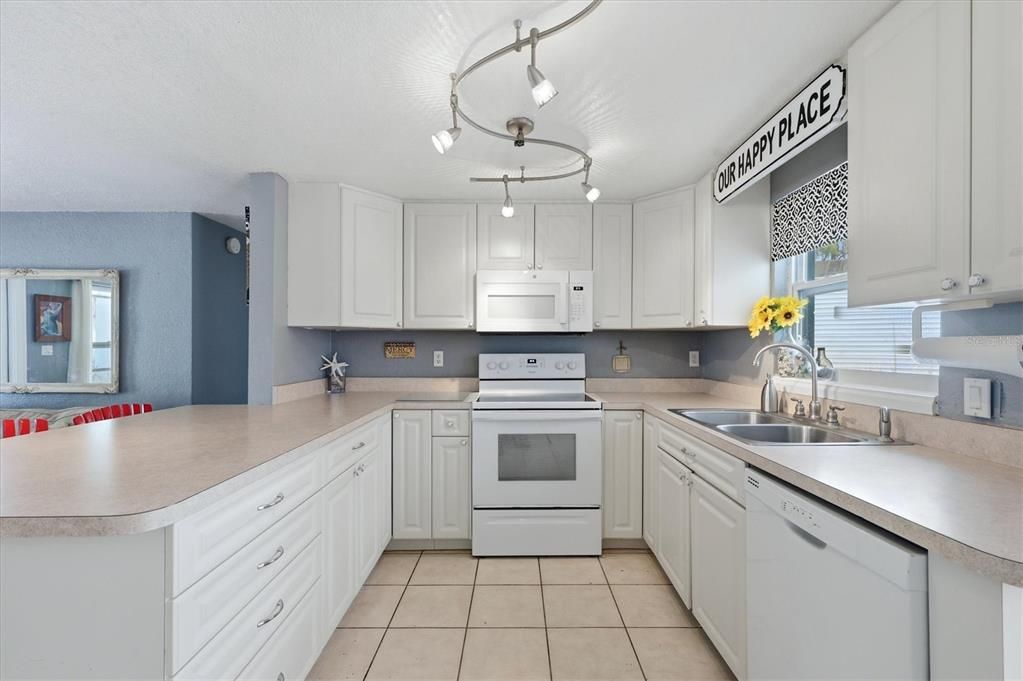 For Sale: $450,000 (3 beds, 2 baths, 1592 Square Feet)