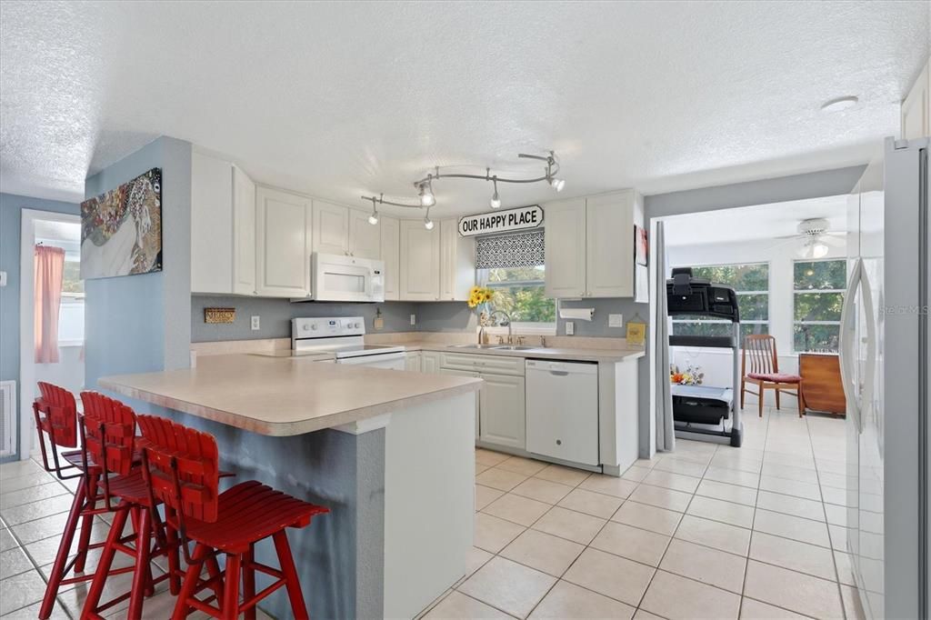 For Sale: $450,000 (3 beds, 2 baths, 1592 Square Feet)
