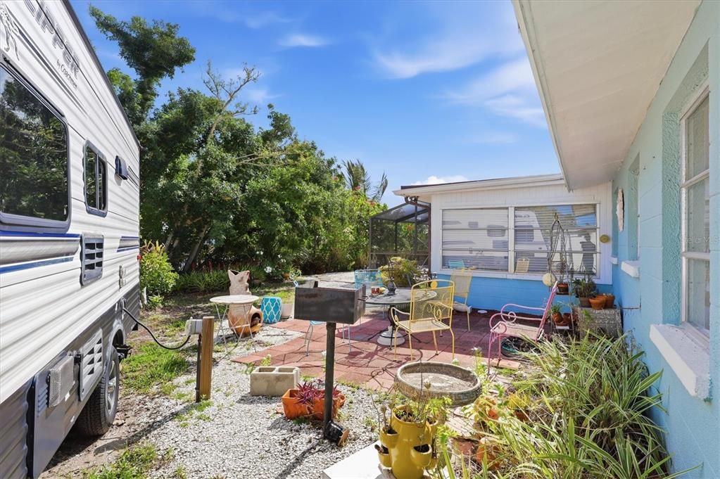 For Sale: $450,000 (3 beds, 2 baths, 1592 Square Feet)