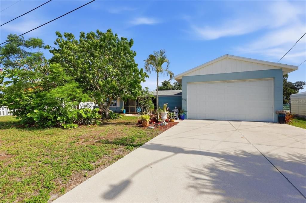 For Sale: $450,000 (3 beds, 2 baths, 1592 Square Feet)