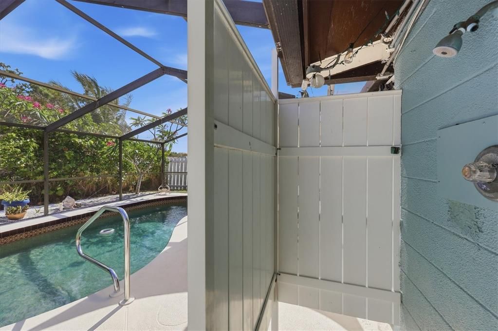 For Sale: $450,000 (3 beds, 2 baths, 1592 Square Feet)