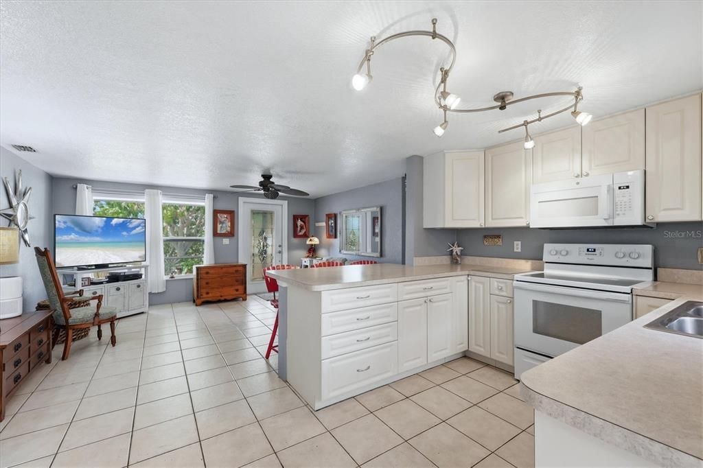 For Sale: $450,000 (3 beds, 2 baths, 1592 Square Feet)