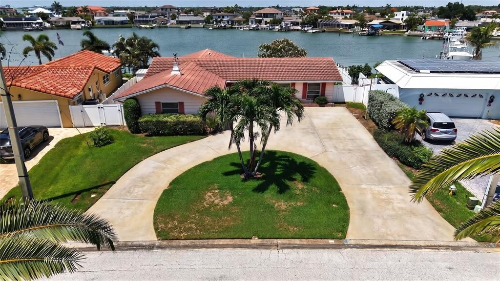 For Sale: $1,099,000 (4 beds, 2 baths, 1881 Square Feet)