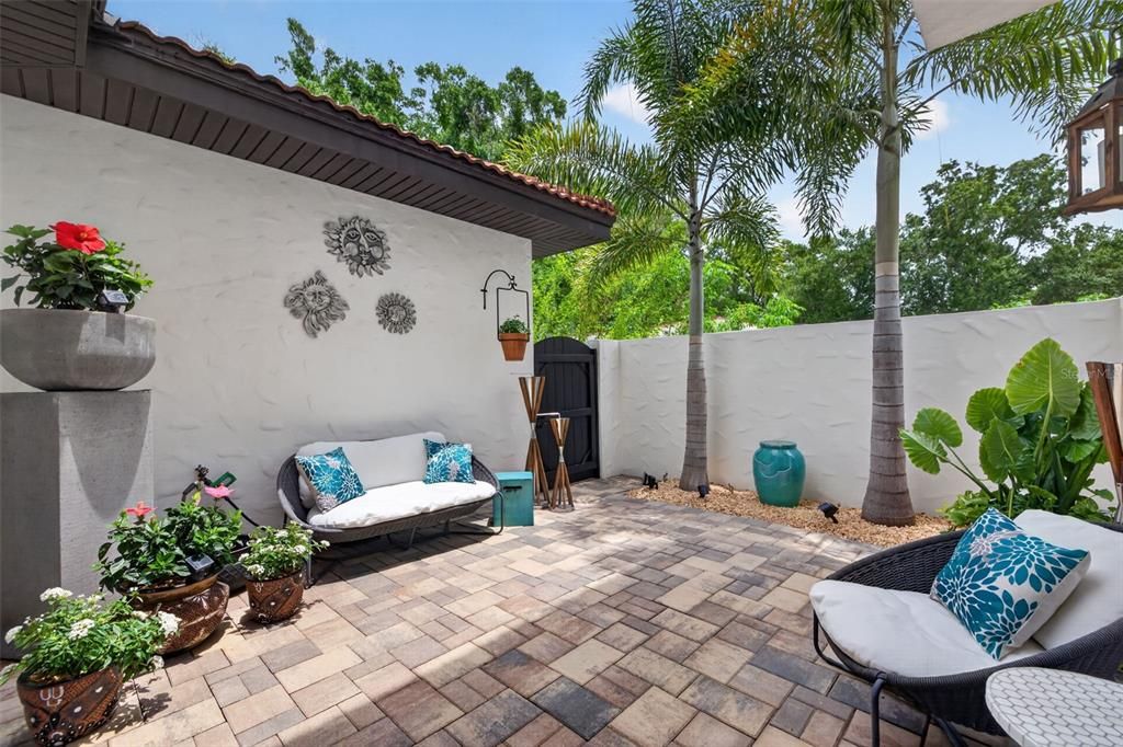 For Sale: $995,000 (3 beds, 2 baths, 2055 Square Feet)