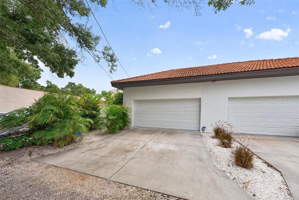 For Sale: $995,000 (3 beds, 2 baths, 2055 Square Feet)