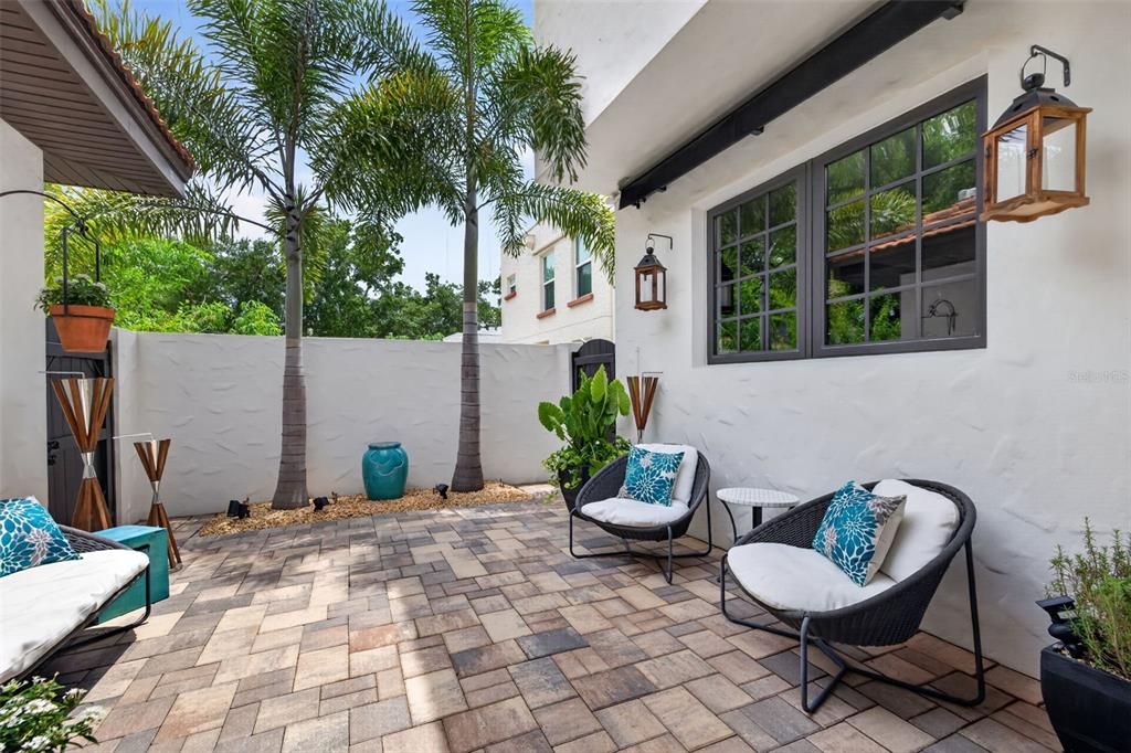 For Sale: $995,000 (3 beds, 2 baths, 2055 Square Feet)