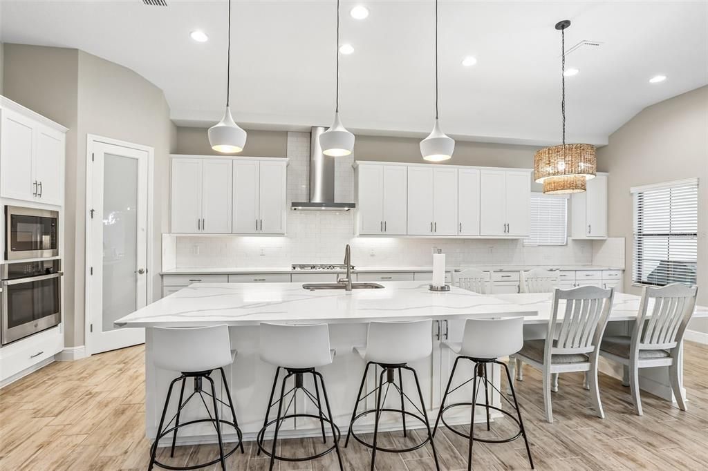 For Sale: $815,000 (4 beds, 4 baths, 3164 Square Feet)