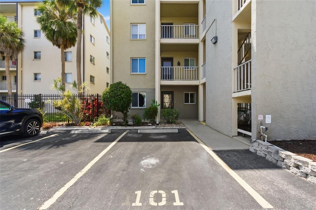 For Sale: $121,000 (2 beds, 2 baths, 1144 Square Feet)