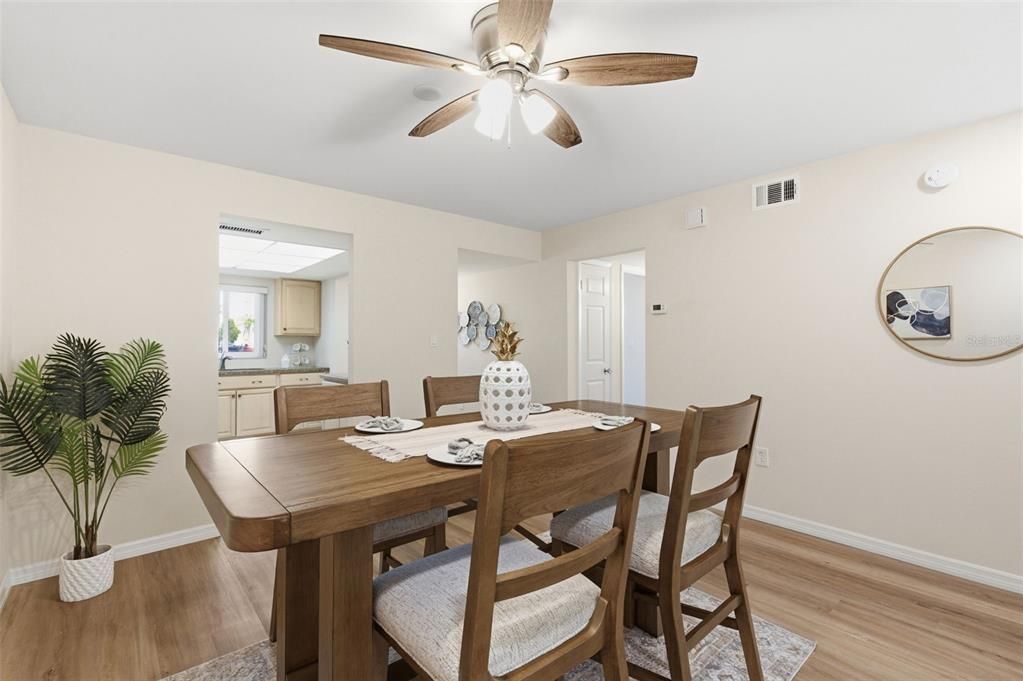 For Sale: $121,000 (2 beds, 2 baths, 1144 Square Feet)