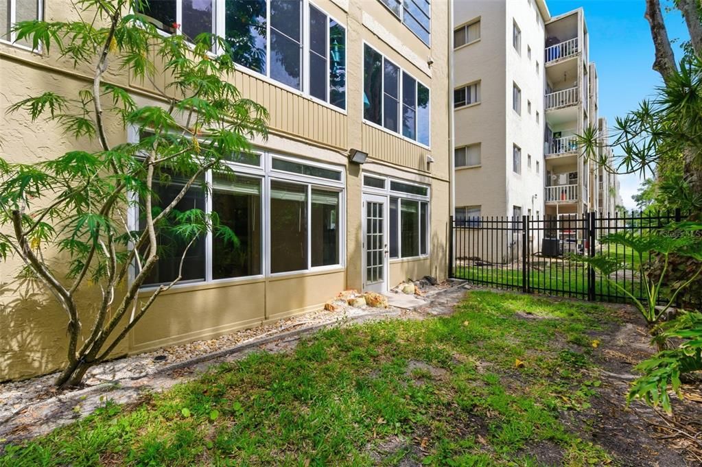 For Sale: $121,000 (2 beds, 2 baths, 1144 Square Feet)
