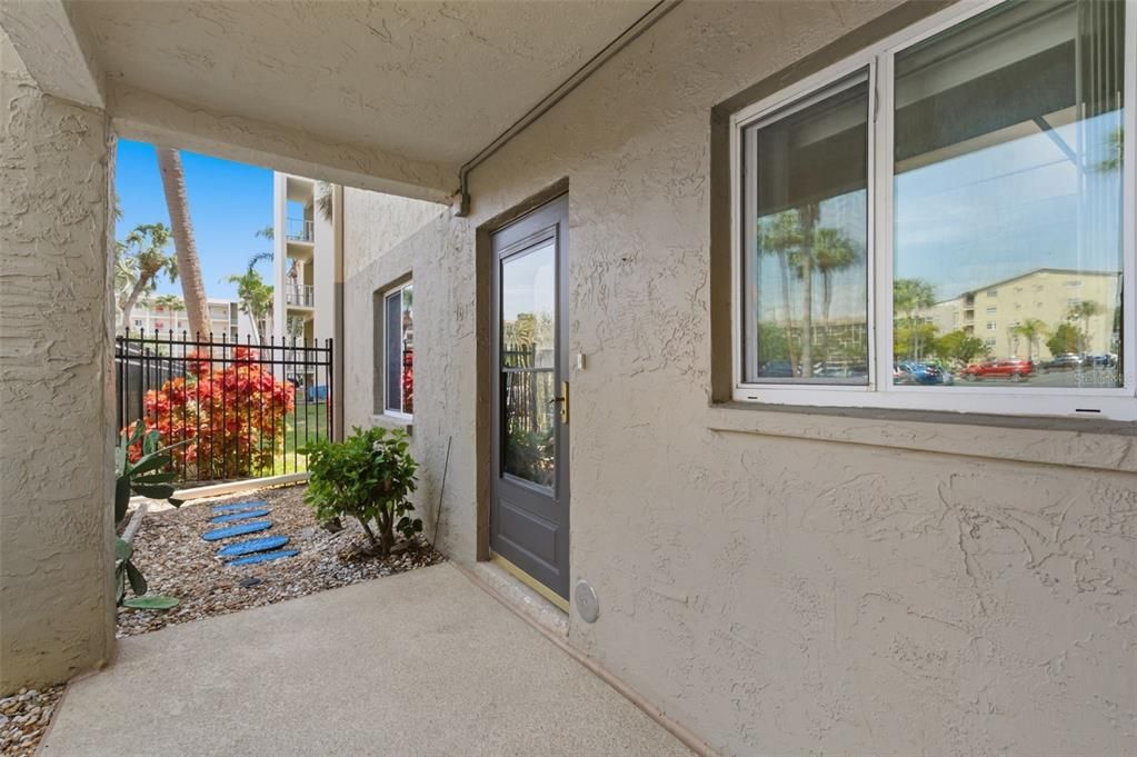 For Sale: $121,000 (2 beds, 2 baths, 1144 Square Feet)