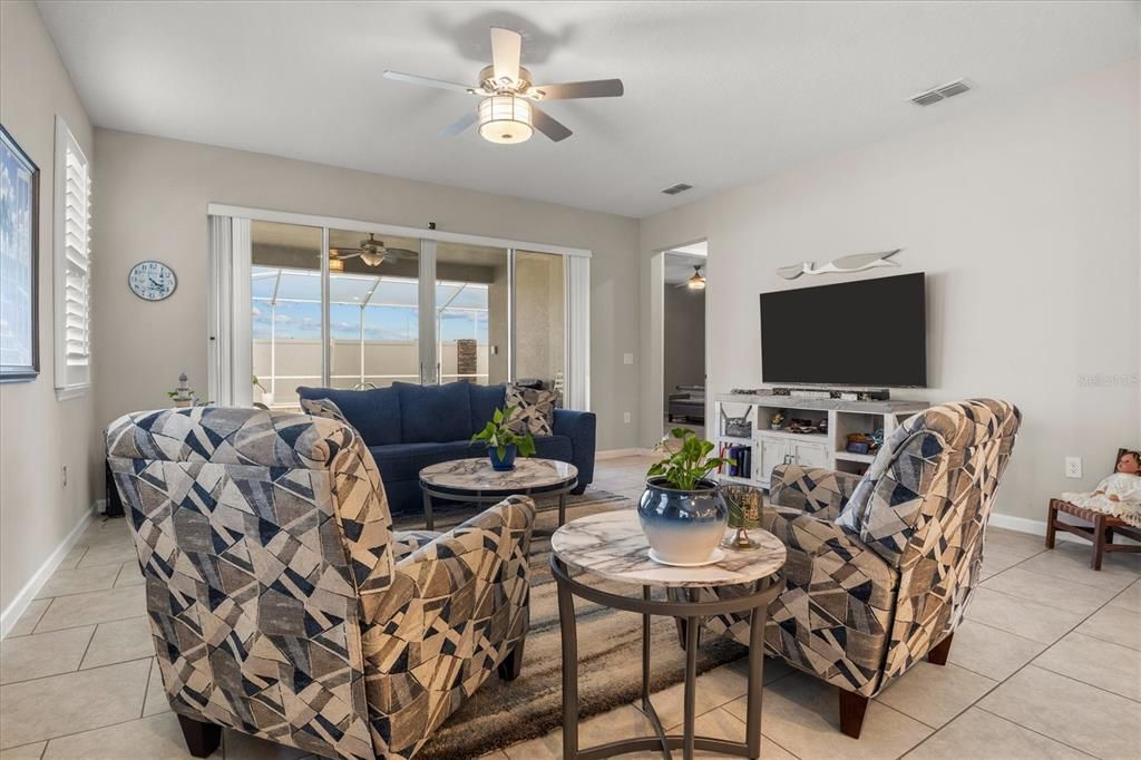 For Sale: $385,000 (4 beds, 2 baths, 1928 Square Feet)