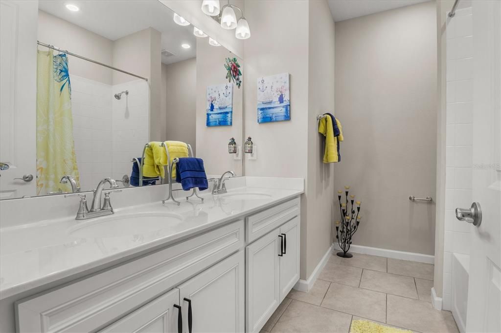 For Sale: $385,000 (4 beds, 2 baths, 1928 Square Feet)