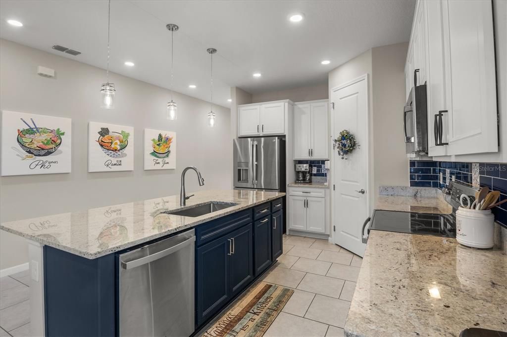 For Sale: $385,000 (4 beds, 2 baths, 1928 Square Feet)