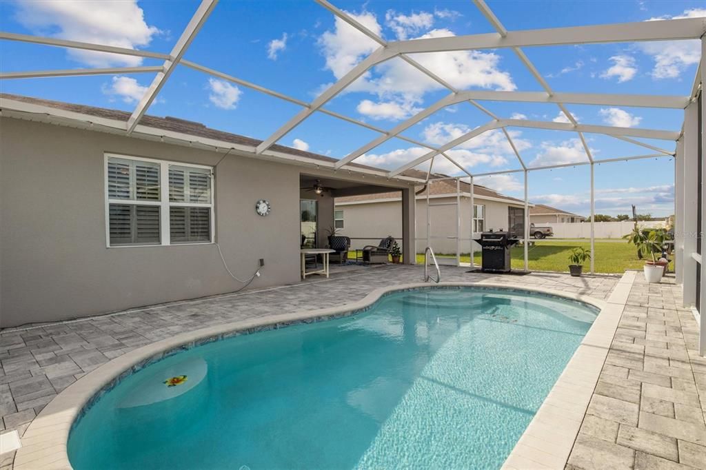 For Sale: $385,000 (4 beds, 2 baths, 1928 Square Feet)