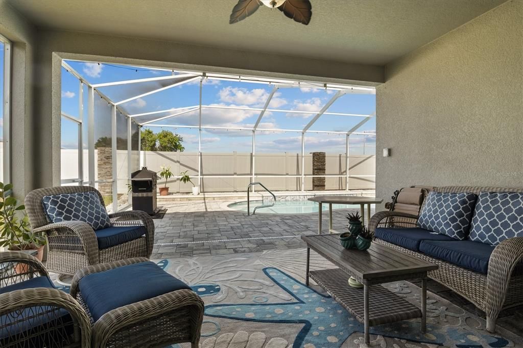 For Sale: $385,000 (4 beds, 2 baths, 1928 Square Feet)