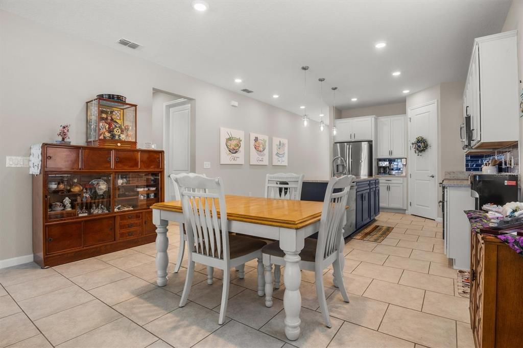For Sale: $385,000 (4 beds, 2 baths, 1928 Square Feet)