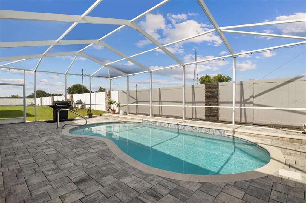 For Sale: $385,000 (4 beds, 2 baths, 1928 Square Feet)