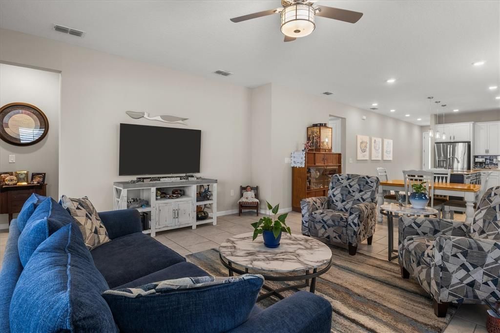 For Sale: $385,000 (4 beds, 2 baths, 1928 Square Feet)