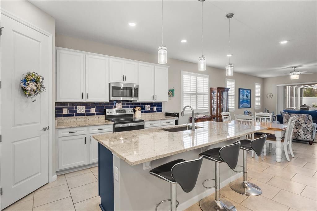 For Sale: $385,000 (4 beds, 2 baths, 1928 Square Feet)