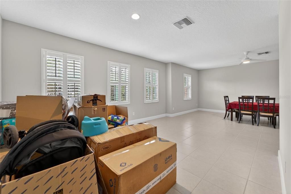 For Sale: $995,000 (5 beds, 4 baths, 4709 Square Feet)