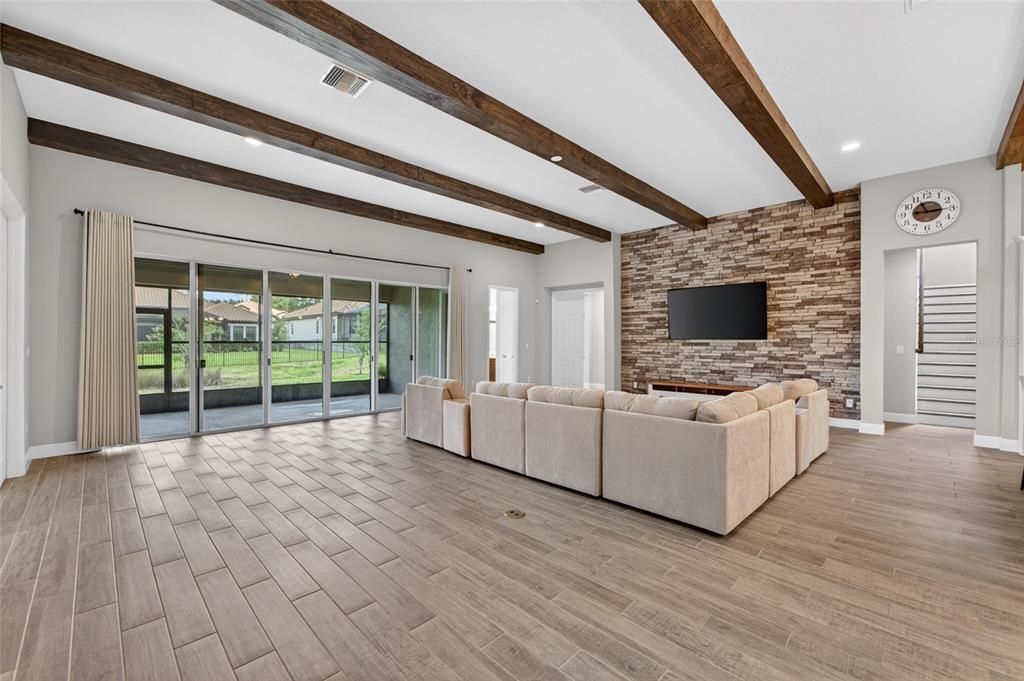 For Sale: $995,000 (5 beds, 4 baths, 4709 Square Feet)