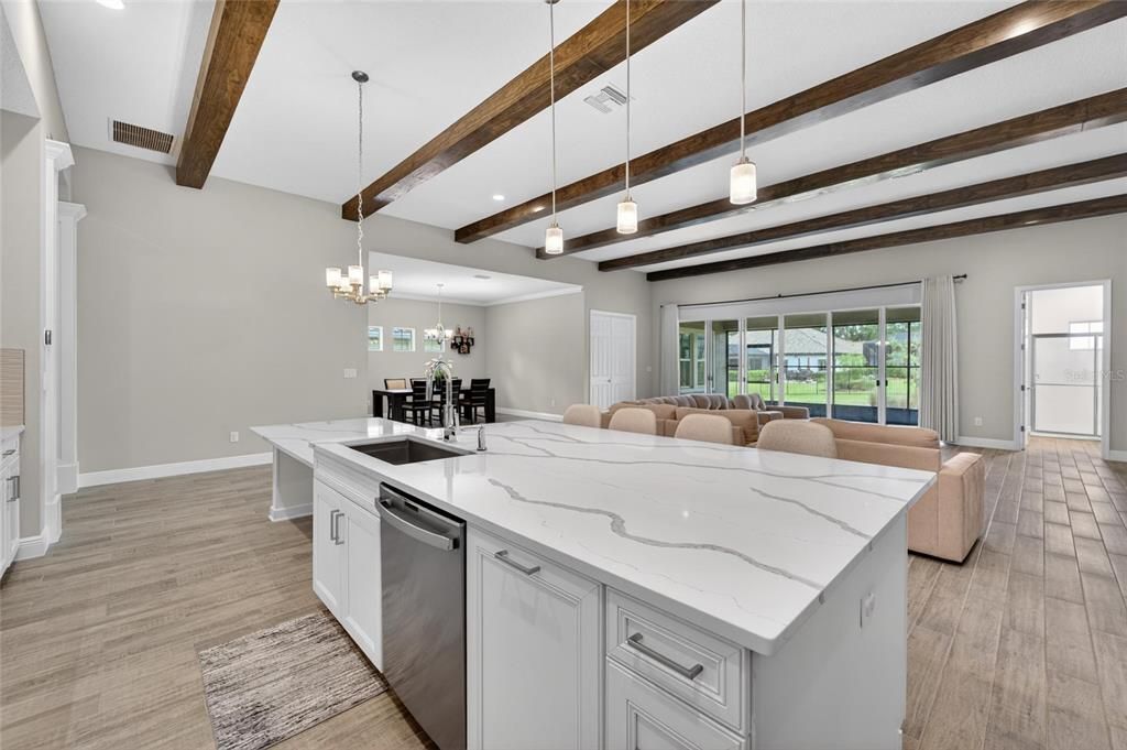 For Sale: $995,000 (5 beds, 4 baths, 4709 Square Feet)