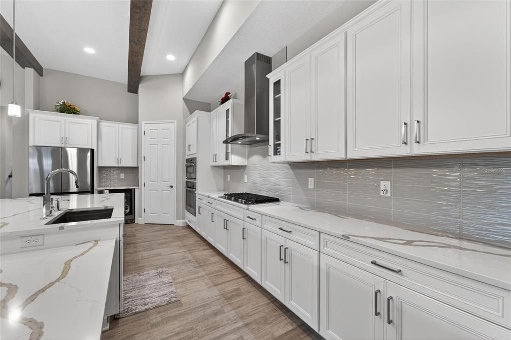 For Sale: $995,000 (5 beds, 4 baths, 4709 Square Feet)