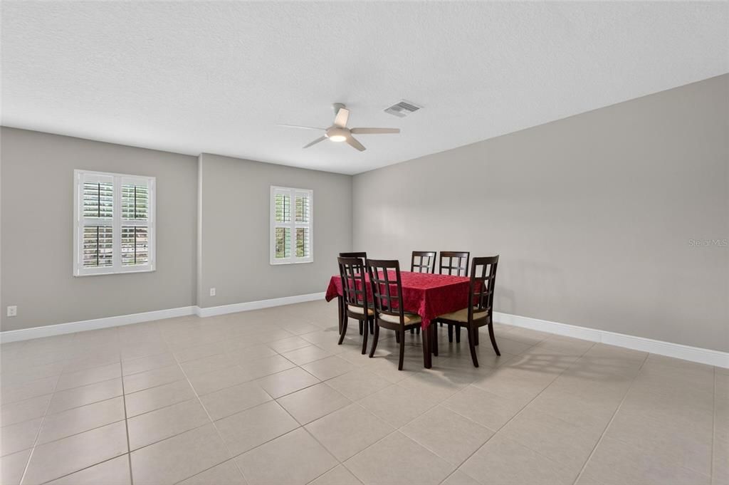 For Sale: $995,000 (5 beds, 4 baths, 4709 Square Feet)