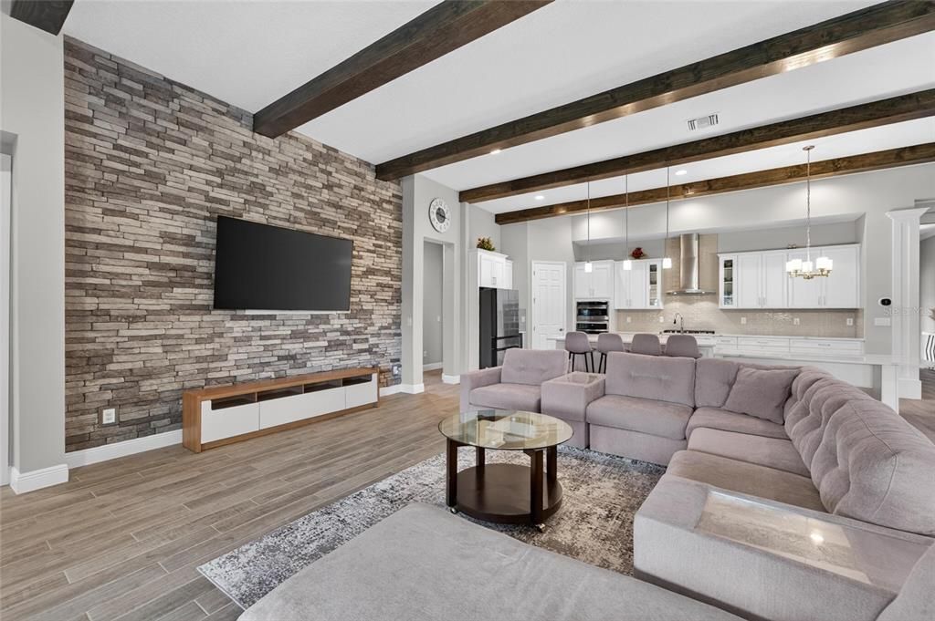For Sale: $995,000 (5 beds, 4 baths, 4709 Square Feet)