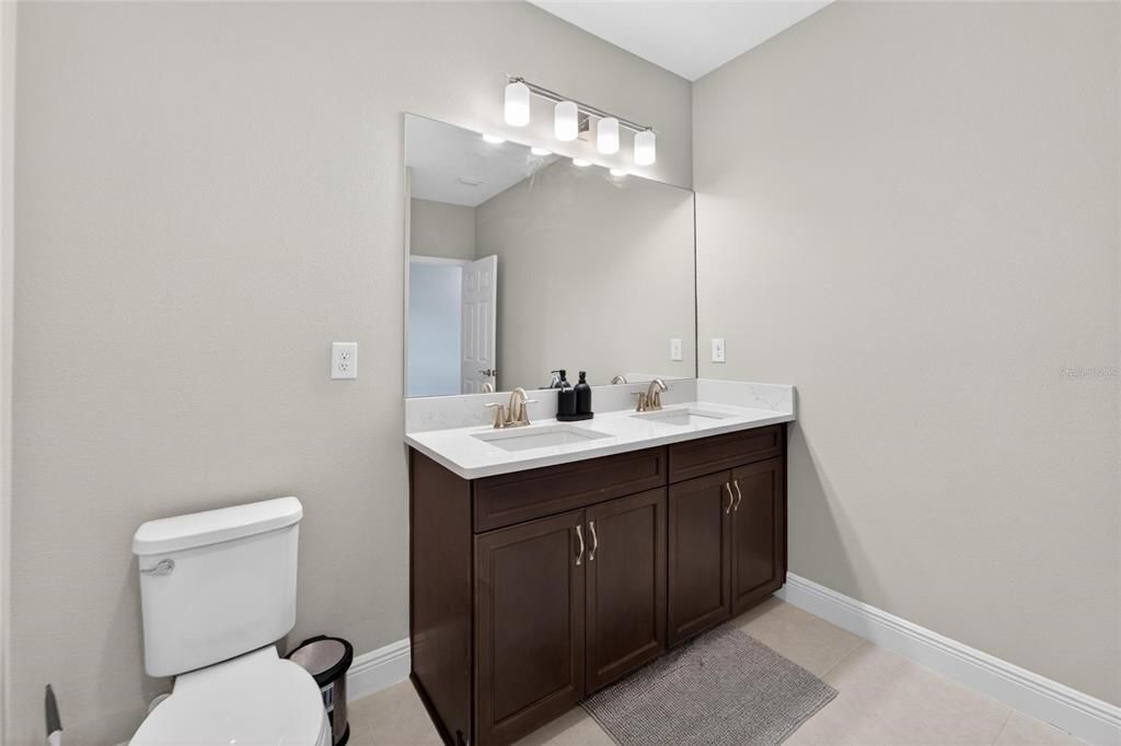 For Sale: $995,000 (5 beds, 4 baths, 4709 Square Feet)