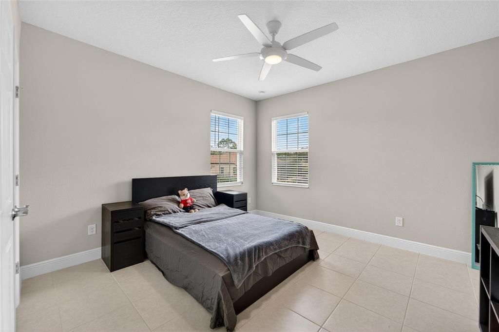 For Sale: $995,000 (5 beds, 4 baths, 4709 Square Feet)