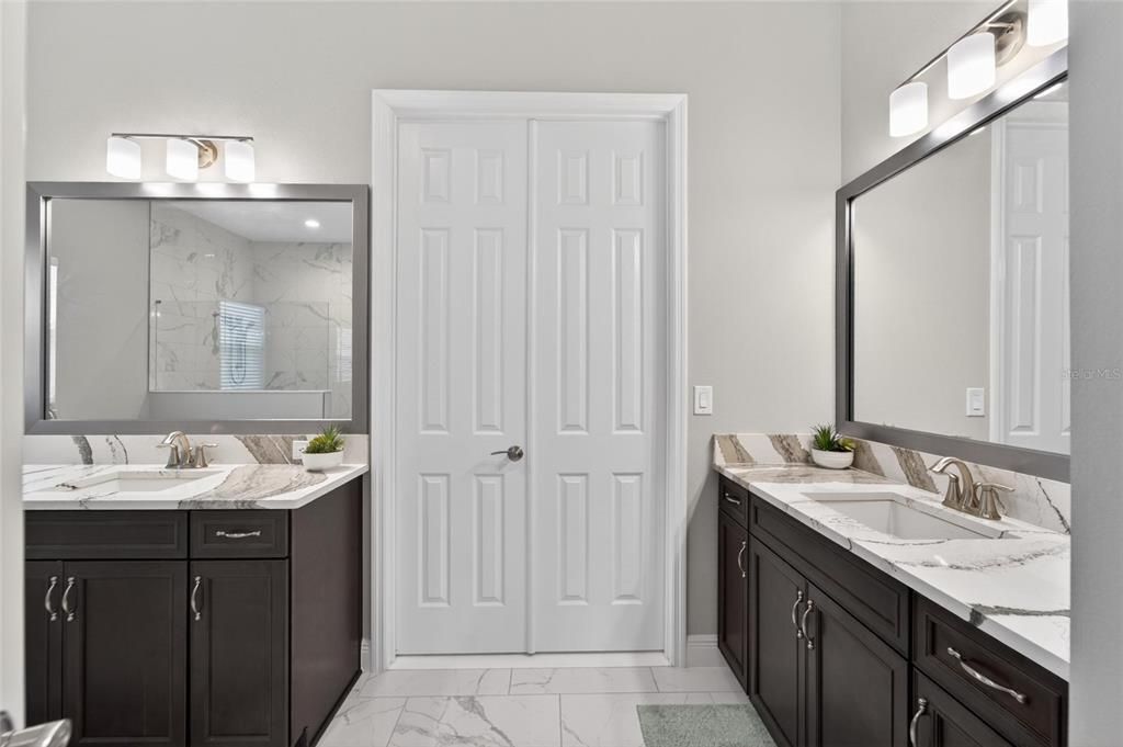 For Sale: $995,000 (5 beds, 4 baths, 4709 Square Feet)