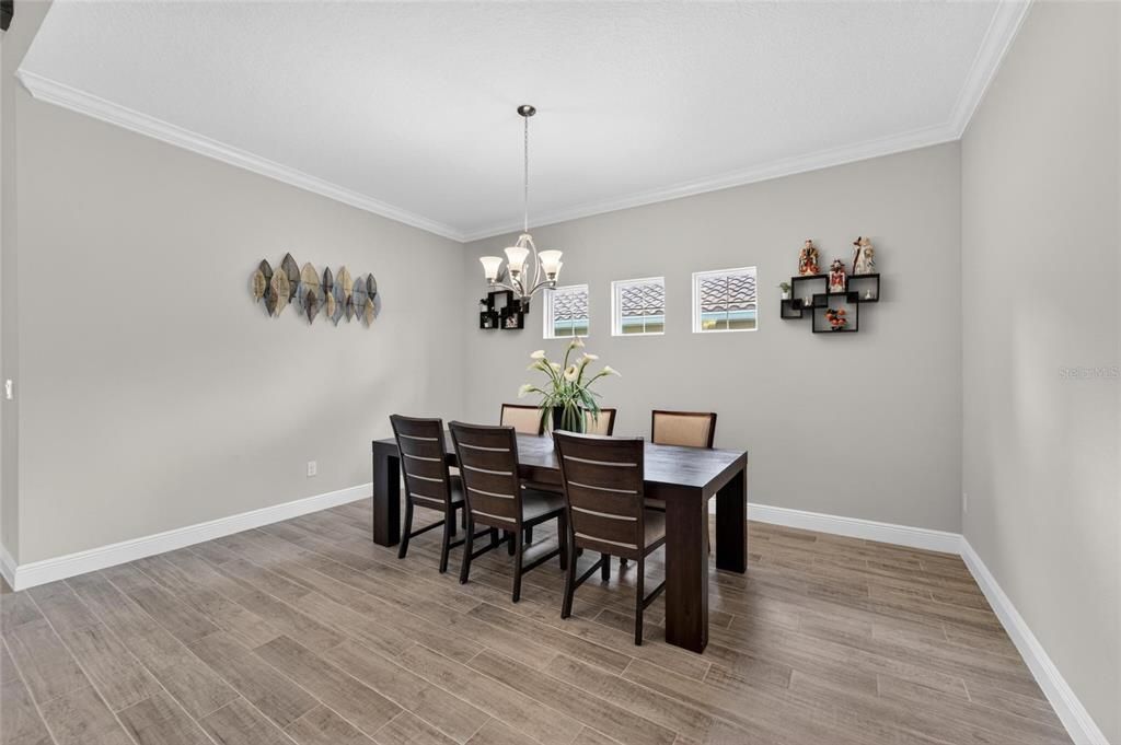 For Sale: $995,000 (5 beds, 4 baths, 4709 Square Feet)