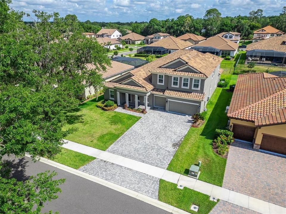 For Sale: $995,000 (5 beds, 4 baths, 4709 Square Feet)