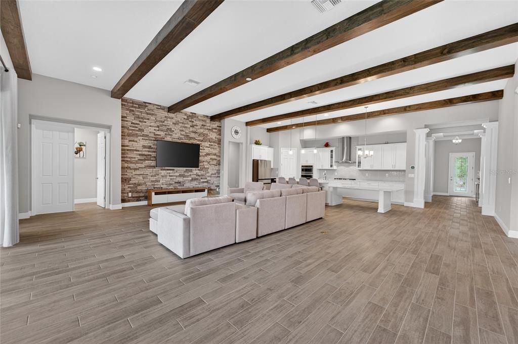 For Sale: $995,000 (5 beds, 4 baths, 4709 Square Feet)
