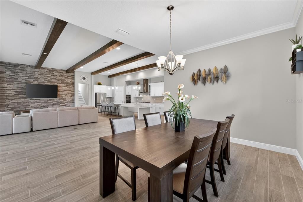 For Sale: $995,000 (5 beds, 4 baths, 4709 Square Feet)