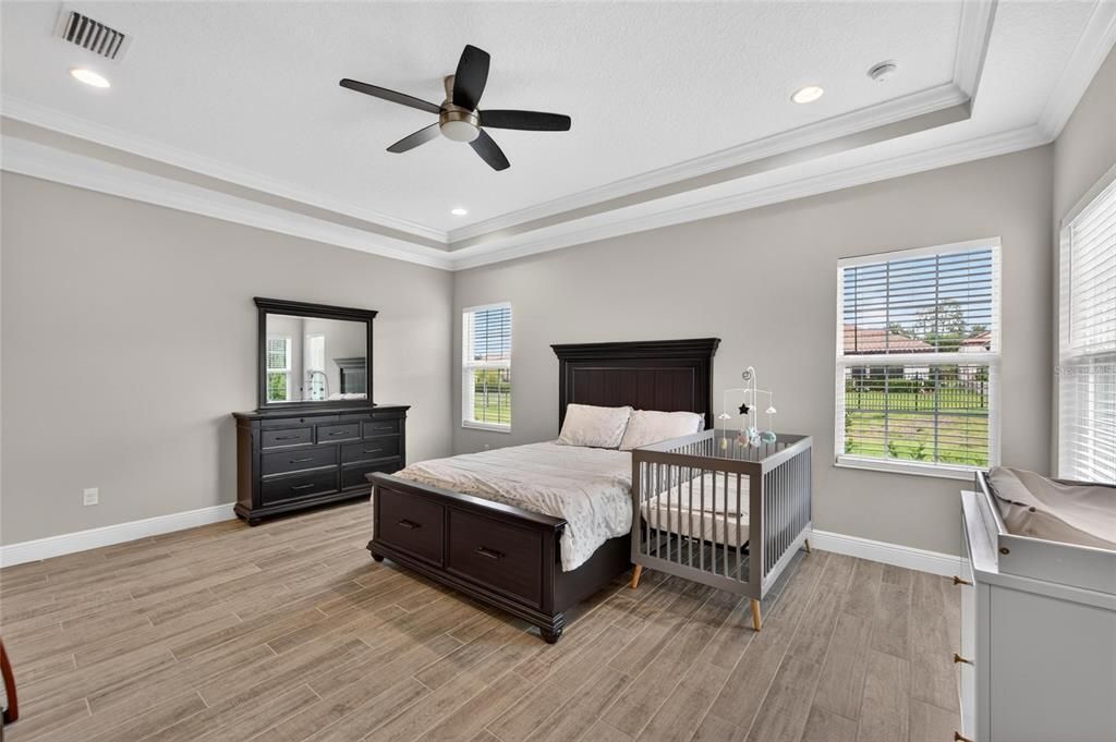 For Sale: $995,000 (5 beds, 4 baths, 4709 Square Feet)