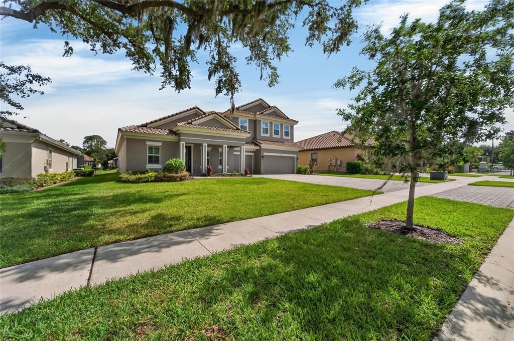 For Sale: $995,000 (5 beds, 4 baths, 4709 Square Feet)