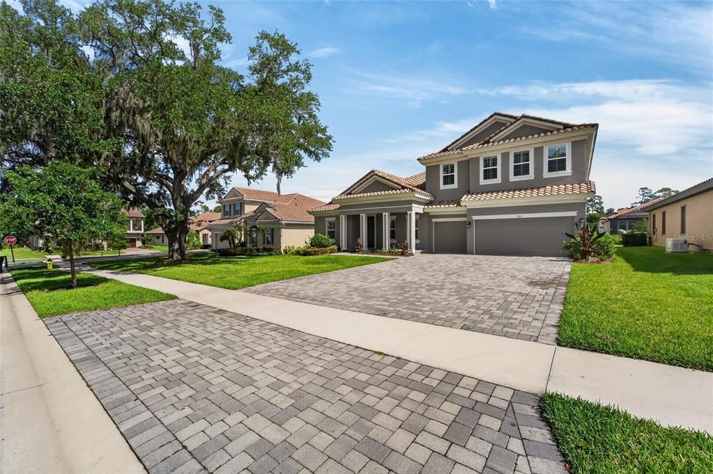 For Sale: $995,000 (5 beds, 4 baths, 4709 Square Feet)