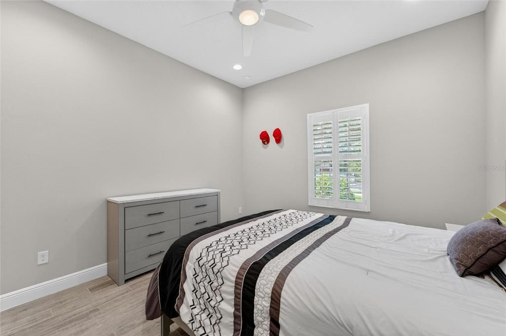 For Sale: $995,000 (5 beds, 4 baths, 4709 Square Feet)
