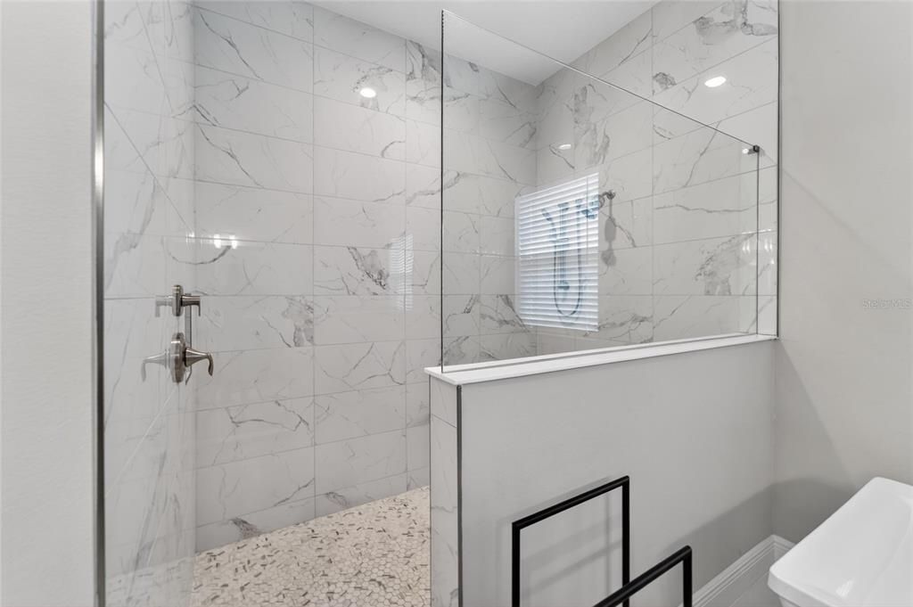 For Sale: $995,000 (5 beds, 4 baths, 4709 Square Feet)