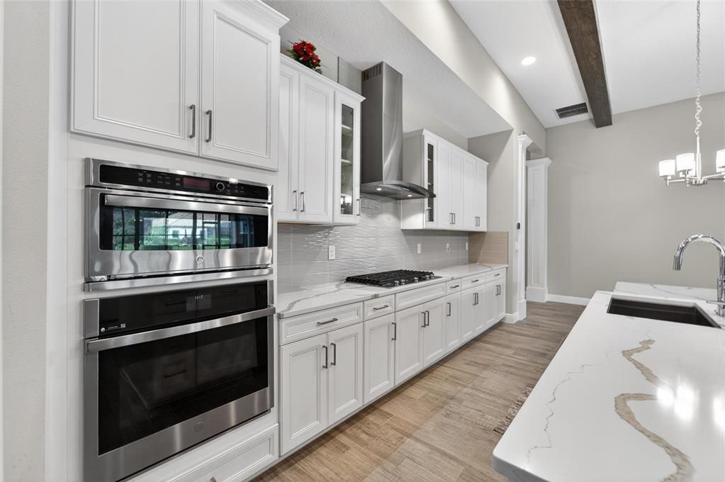 For Sale: $995,000 (5 beds, 4 baths, 4709 Square Feet)